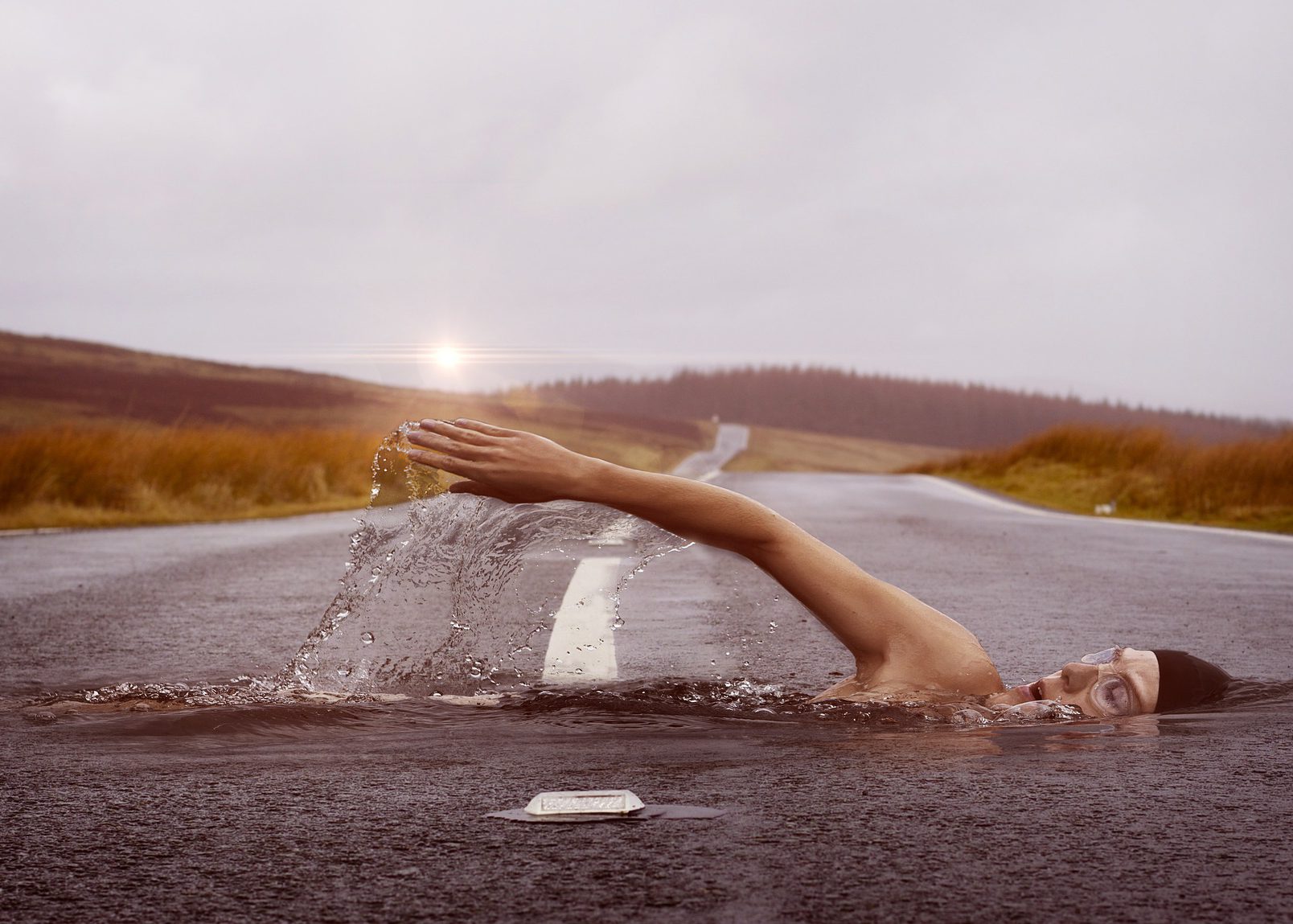 swimmer-1678307_1920