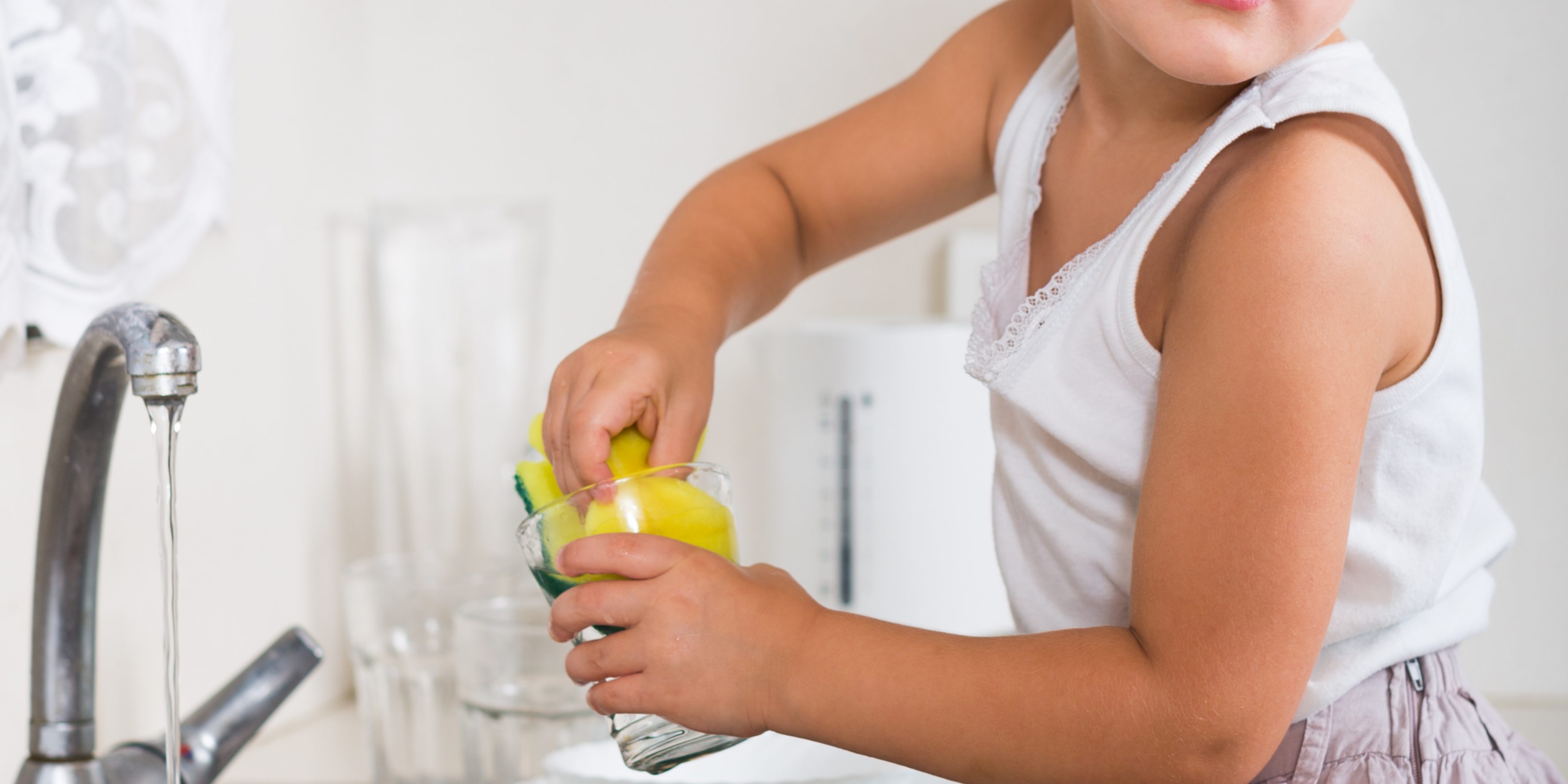 Small girl chores washing dishes