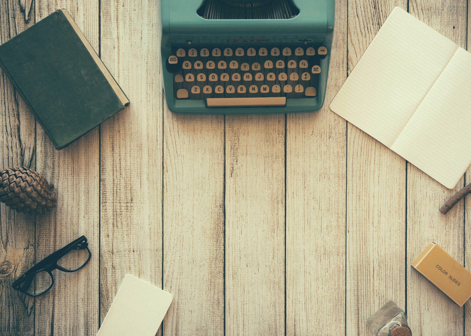 typewriter-801921_1920
